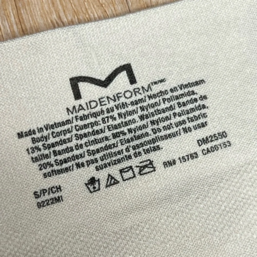 Maidenform high rise biker short Shapewear. Small. New without tags. - Picture 2 of 3